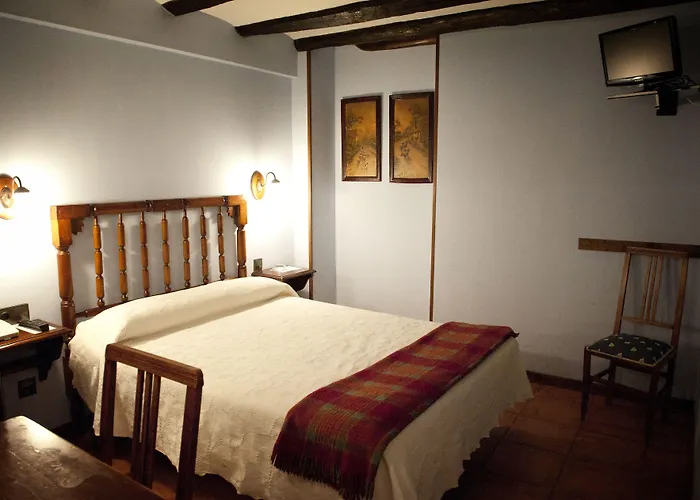 Santa Agueda Pensionat Tarazona